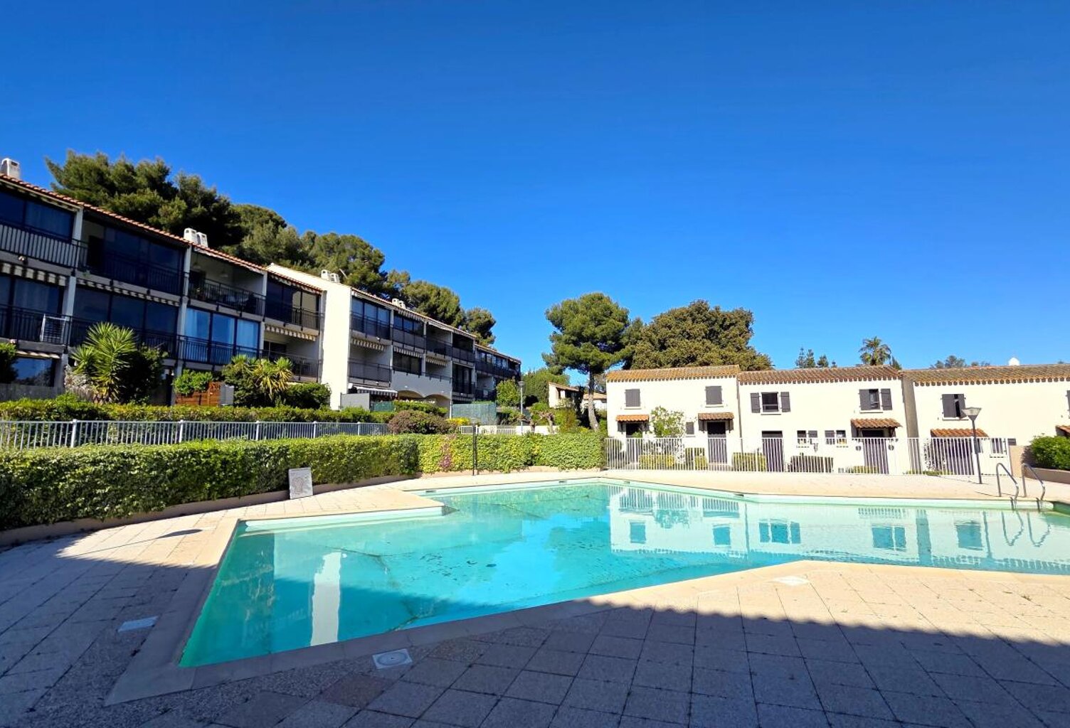 Appartement T1 à Vendre à La Seyne Sur mer quartier Tamaris résidence avec piscine — photo 1