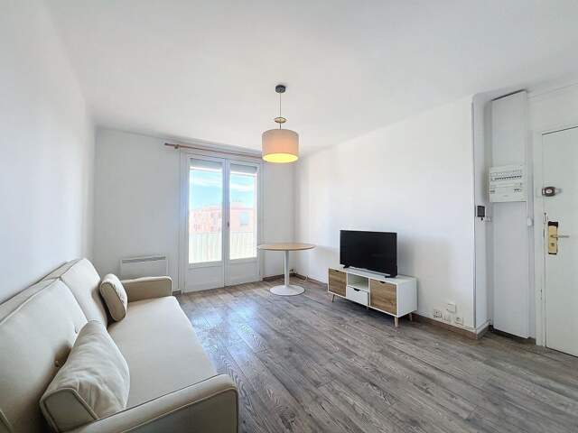 Appartement T3 + Cave - Dernier étage  - À Vendre — photo du bien