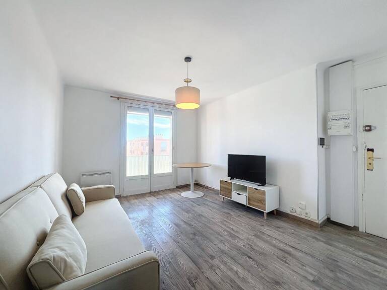 Appartement T3 + Cave - Dernier étage  - À Vendre — photo 1