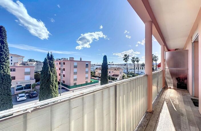 Appartement T3 + Cave - Dernier étage  - À Vendre — photo 2