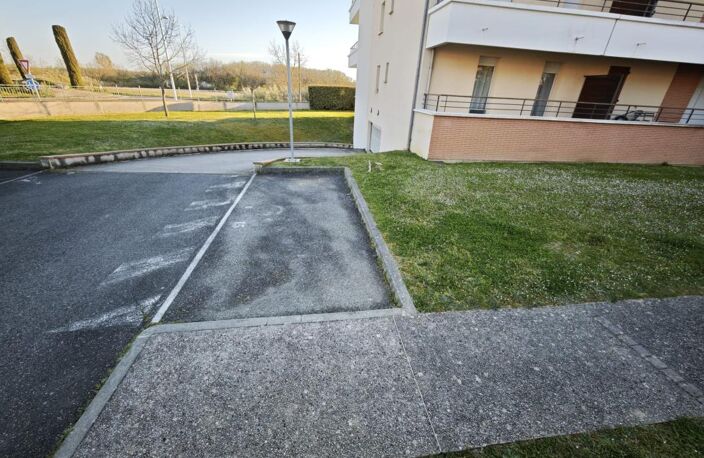 Parking PMR À Vendre a Léguevin — photo 2