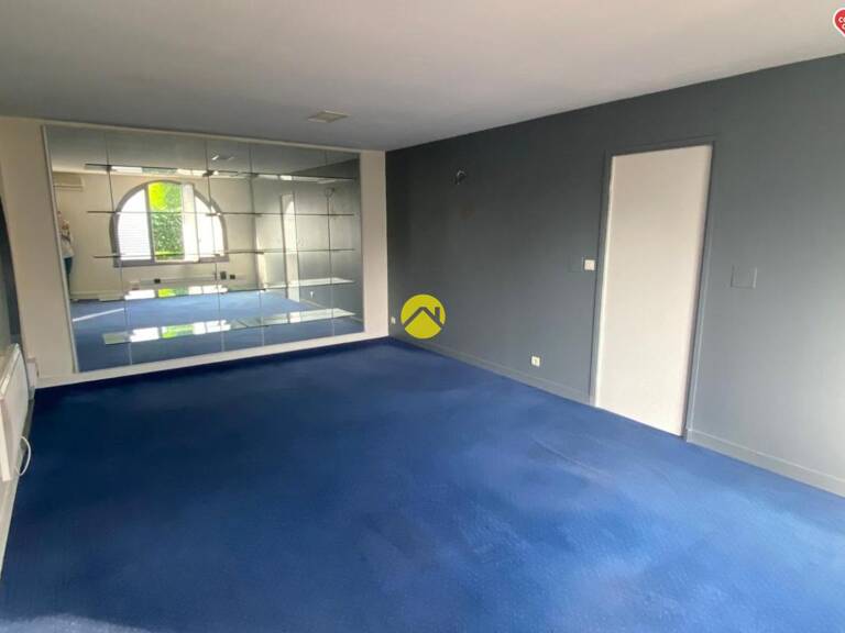 LOCAL COMMERCIAL — photo 1