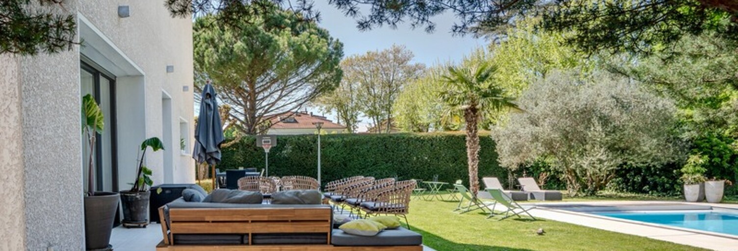 Maison 7 Pièces 241 m² à vendre à Bron (69500)