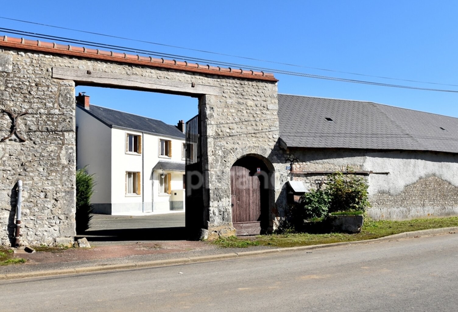 Grande maison (170 m², 11 pièces) Salle de reception (115 m²) Grand hangar (350 m²) à vendre TIVERNON (45) — photo 1