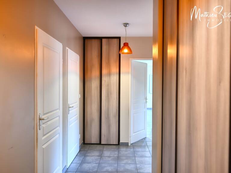 YZERON - Agréable appartement grand T3 avec balcon et vue  + stationnement dans garage fermé — photo 1