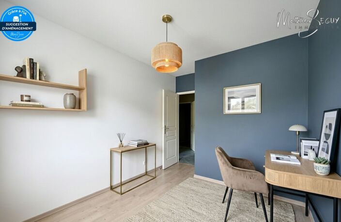 YZERON - Agréable appartement grand T3 avec balcon et vue  + stationnement dans garage fermé — photo 3