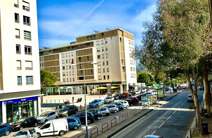 Marseille 10 ème, Quartier Saint Loup, T4 de 95m2, Dernier étage, Lumineux dans une petite copropriété — photo 3