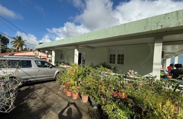 Grande villa à vendre composée de 3 appartements avec une magnifique vue mer LE FRANCOIS (972) — photo 2