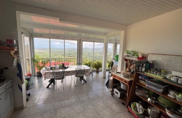 Grande villa à vendre composée de 3 appartements avec une magnifique vue mer LE FRANCOIS (972) — photo 4