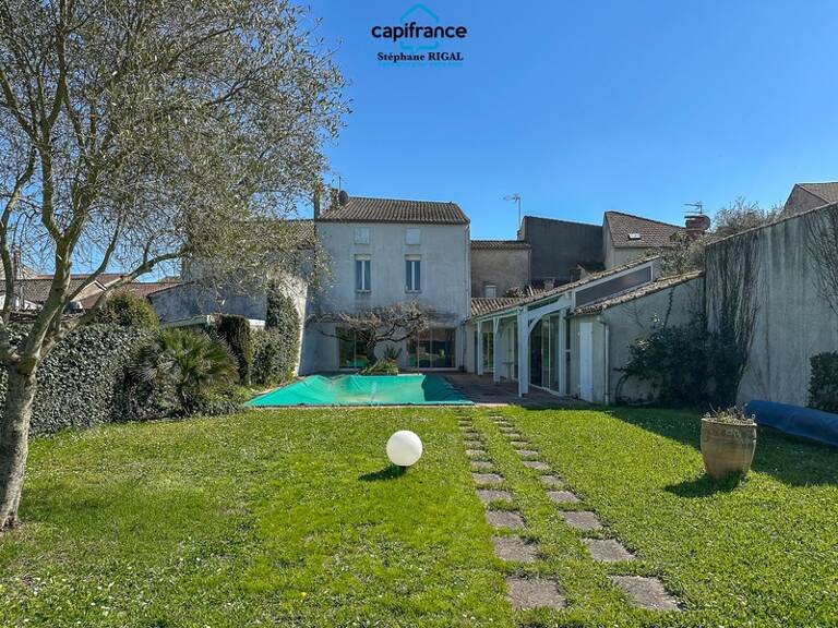Maison à vendre 6 pièces  de 165m2 habitables sur terrain de 770m2 avec piscine et garage — photo 1