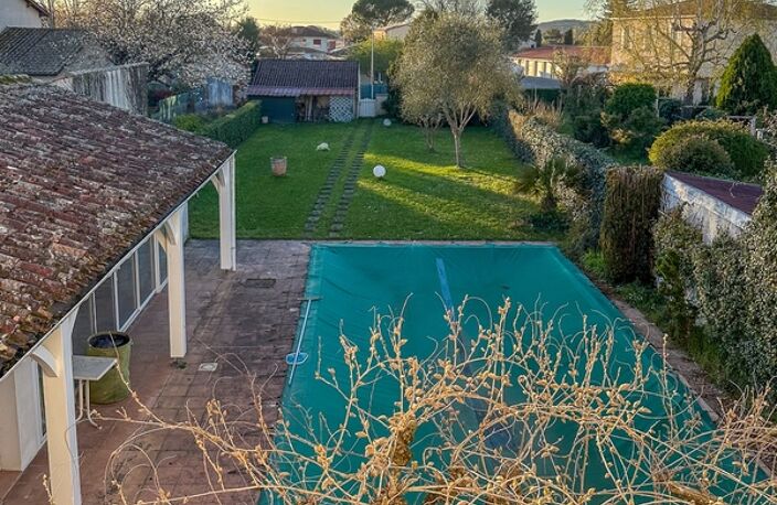 Maison à vendre 6 pièces  de 165m2 habitables sur terrain de 770m2 avec piscine et garage — photo 2
