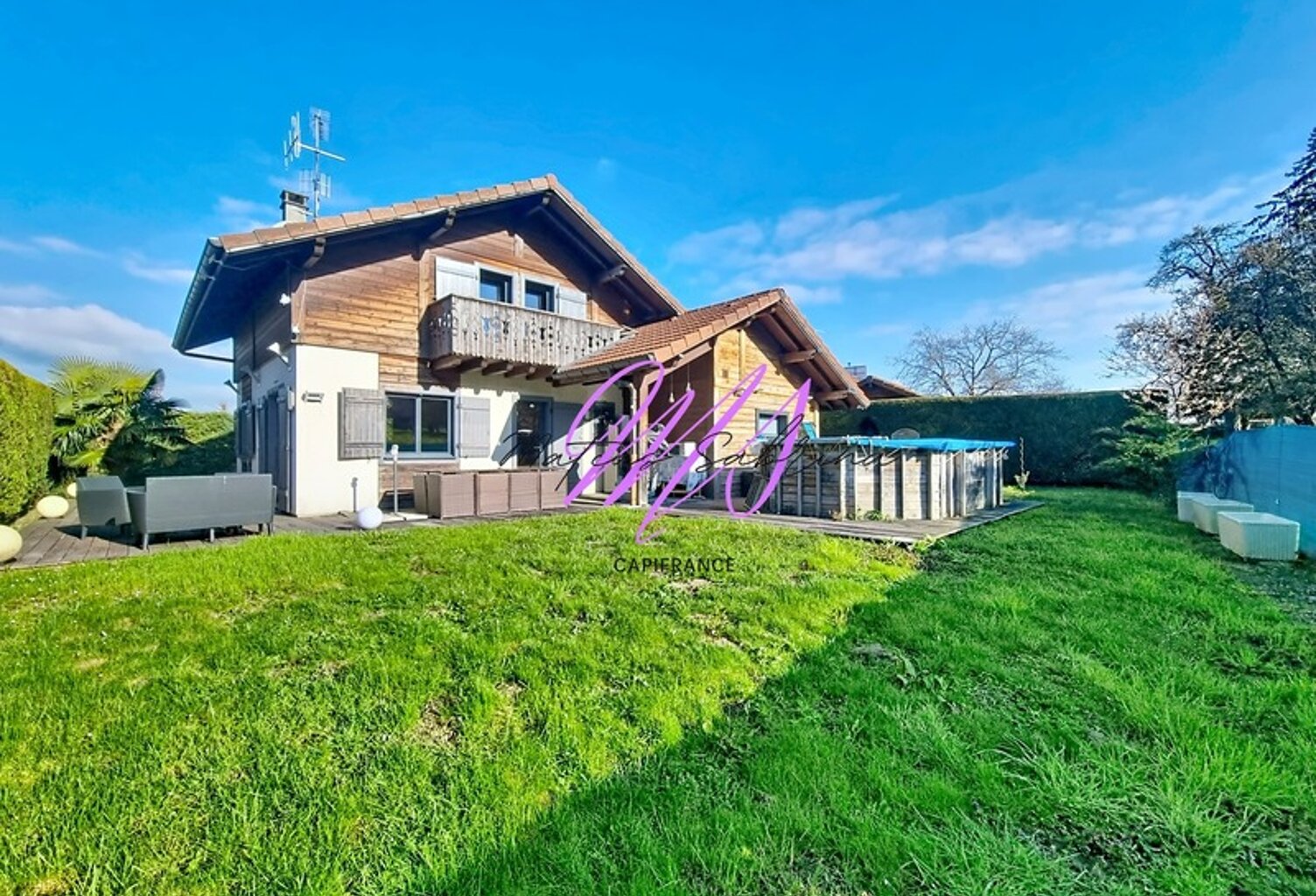 Chalet de 103.70 m² 3 chambres avec studio indépendant, piscine chauffée et terrain clos de 615 m² — photo 1