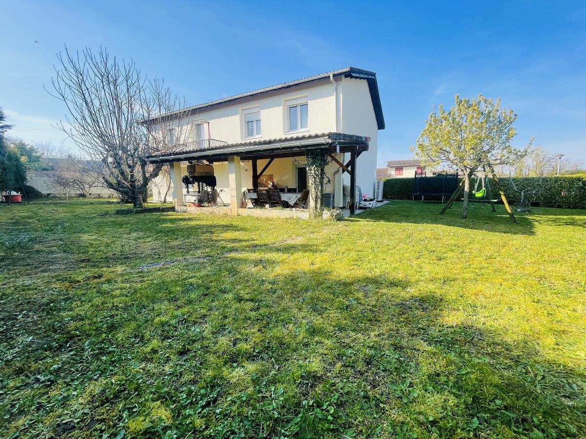 Villa / Maison  T8 à vendre Pont-de-Chéruy 38230