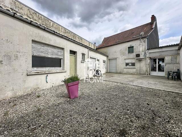 IMMEUBLE A USAGE MIXTE AVEC FORT POTENTIEL DE RENTABILITE GARAGE + EXTERIEURS — photo du bien