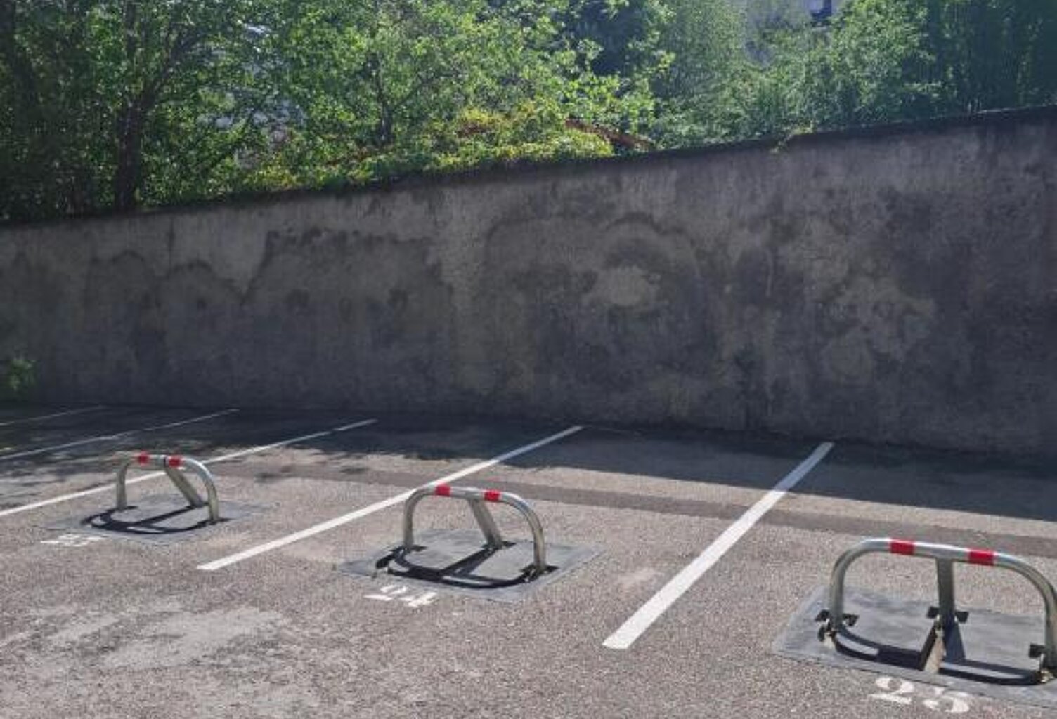 PLACE DE PARKING EXTERIEURE SECURISEE — photo 1