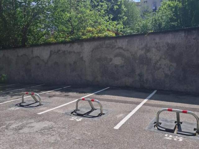 PLACE DE PARKING EXTERIEURE SECURISEE — photo du bien