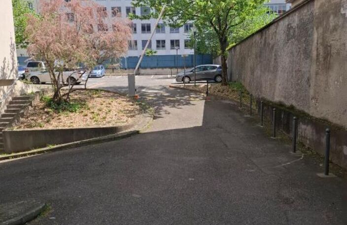 PLACE DE PARKING EXTERIEURE SECURISEE — photo 2