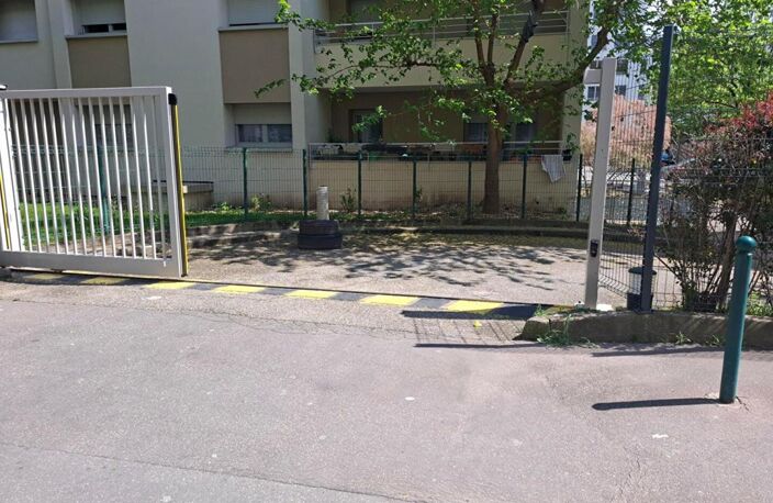 PLACE DE PARKING EXTERIEURE SECURISEE — photo 3