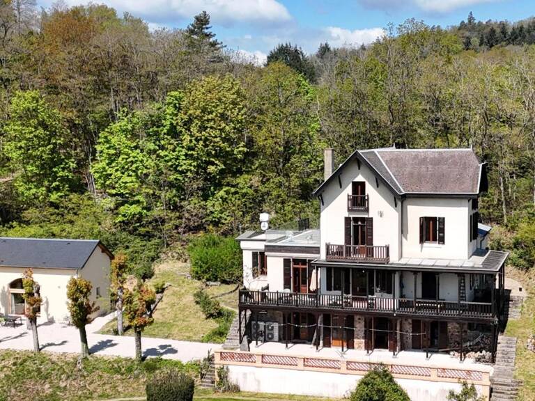 Propriété de 315 m² avec vue dégagée sur 1,67 ha de terrain avec piscine et maison d'amis — photo 1
