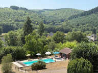 Propriété de 315 m² avec vue dégagée sur 1,67 ha de terrain avec piscine et maison d'amis — photo 2