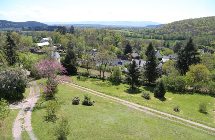 Propriété de 315 m² avec vue dégagée sur 1,67 ha de terrain avec piscine et maison d'amis — photo 3