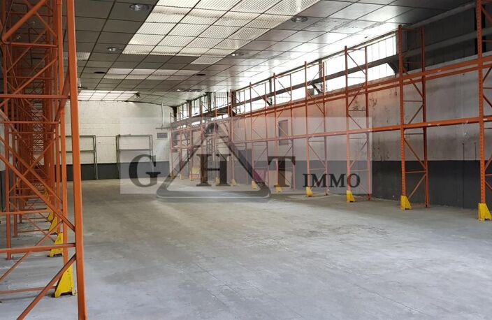 ENTREPÔT-BUREAUX À VENDRE SUR POMMEUSE — photo 2