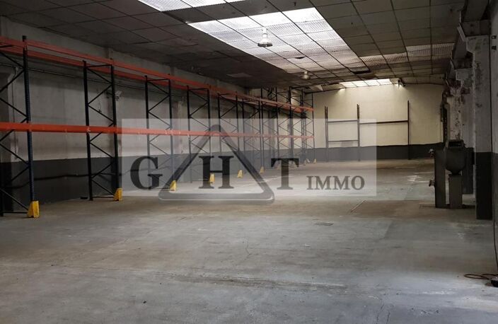 ENTREPÔT-BUREAUX À VENDRE SUR POMMEUSE — photo 4