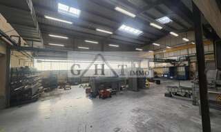 Local industriel  3740 m² à vendre à Vaux-le-Pénil (77000)