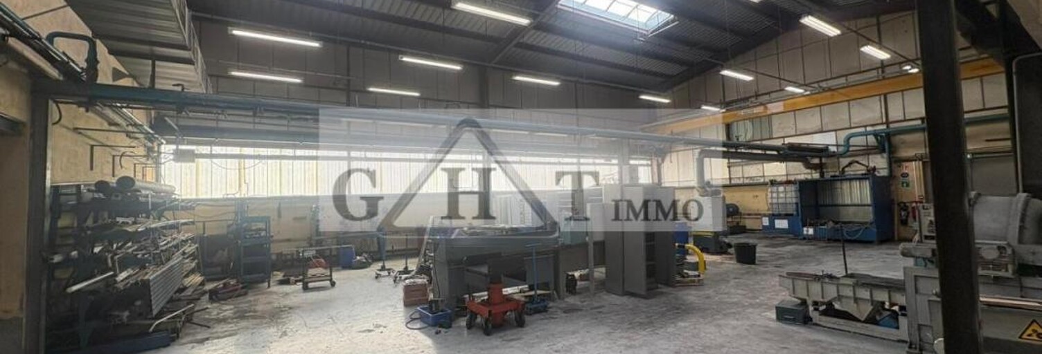 Local industriel  3740 m² à vendre à Vaux-le-Pénil (77000)
