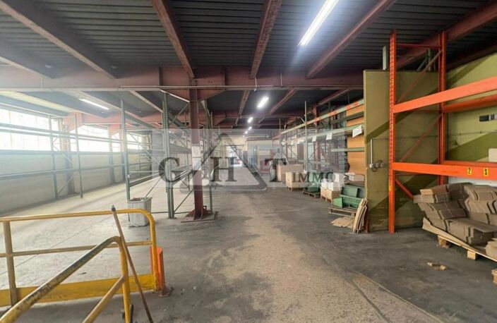 ENTREPOT 3700 M² A VENDRE A VAUX LE PENIL — photo 5