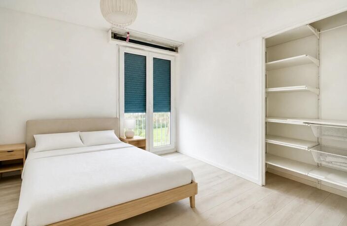 T4 lumineux avec grand balcon et parking — photo 4
