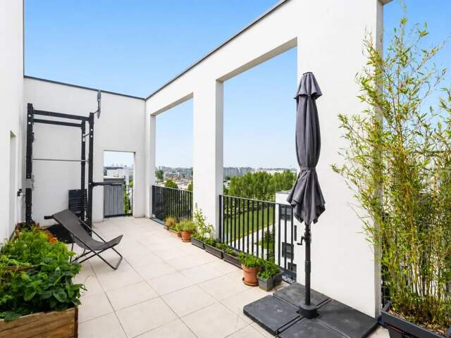 Duplex moderne avec terrasse et vue canal — photo du bien