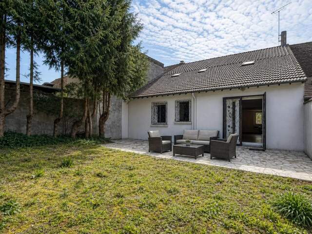 Maison spacieuse et authentique à Fontenailles — photo du bien