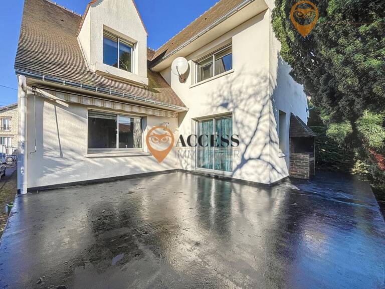 GROSLAY - Maison familiale édifiée sur 1070m2 de terrain ! — photo 1