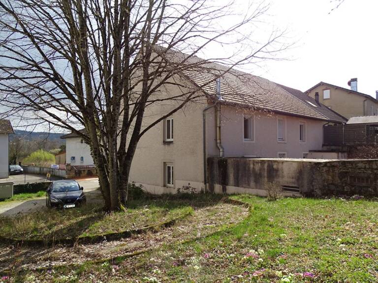 Immeuble comprenant 4 appartements + caves, jardin et parkings — photo 1