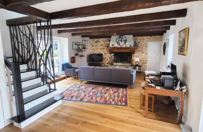 Longère de charme rénovée - 215 m² habitables + dépendances - Terrain 1 488 m²  -  15 min de Lorient et 20 min des plages - Morbihan - Environnement calme - Exposition plein sud — photo 4