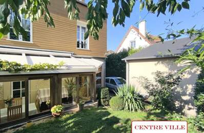 Maison centre ville avec garage et jardin — photo du bien
