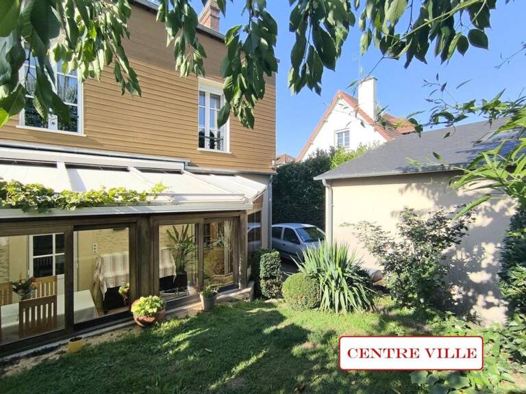 Maison centre ville avec garage et jardin — photo 1