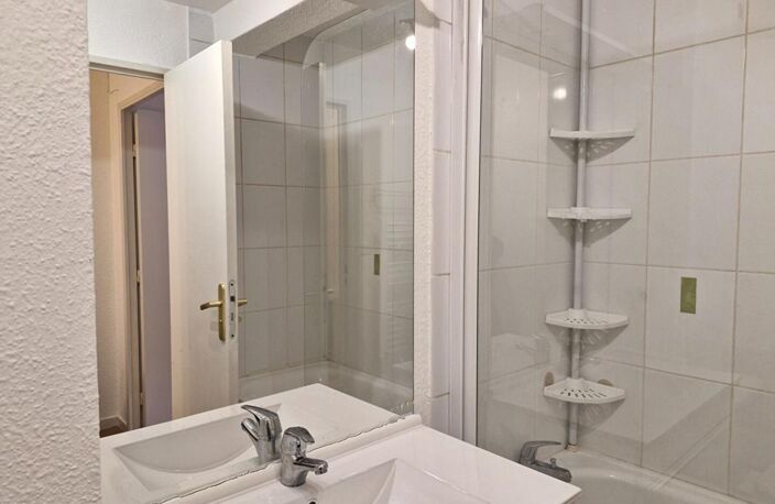ROANNE - APPARTEMENT T2 — photo 5
