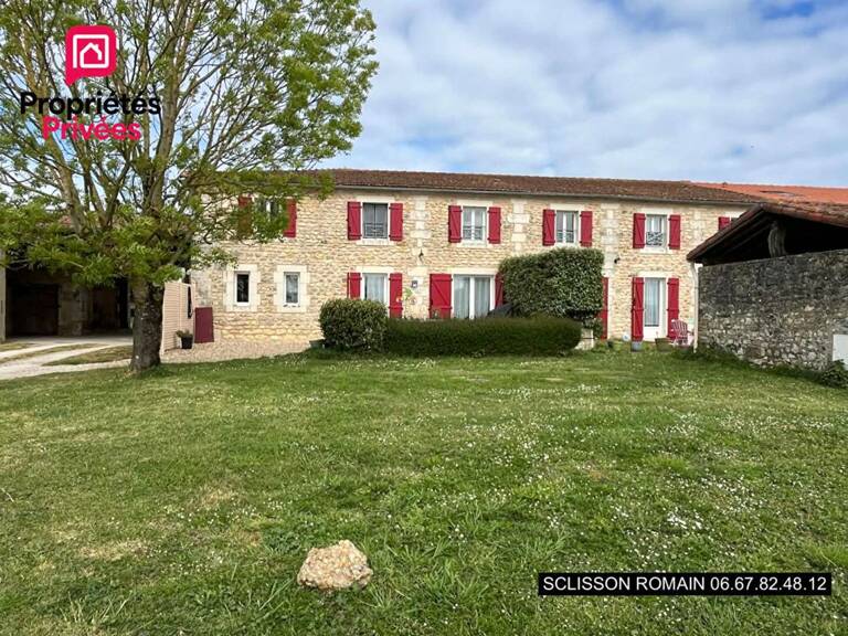 Charentaise composée de 4  logements individuels - 3 chambres chacun -  345 m2 - — photo 1