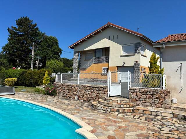 Unieux 42240 maison individuelle des années 70 sur sous sol complet 131m² habitables 4 chambres 3 garages 1 piscine sur 1190m² de terrain — photo du bien