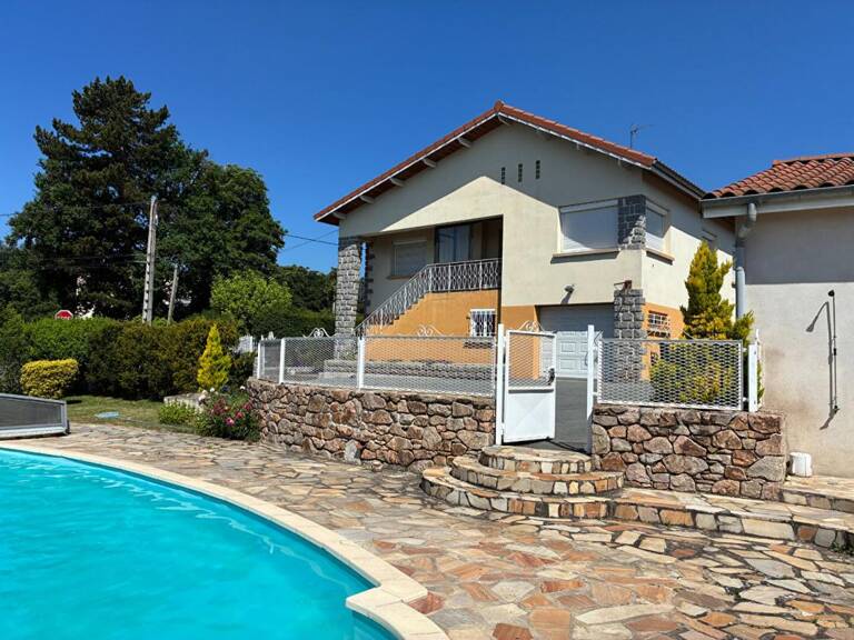 Unieux 42240 maison individuelle des années 70 sur sous sol complet 131m² habitables 4 chambres 3 garages 1 piscine sur 1190m² de terrain — photo 1