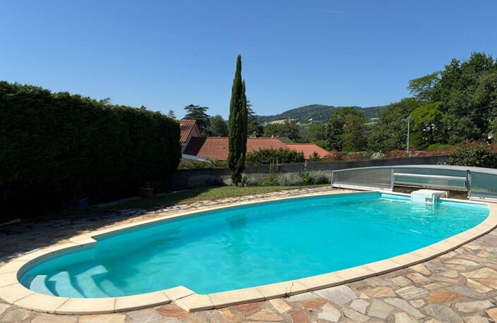 Unieux 42240 maison individuelle des années 70 sur sous sol complet 131m² habitables 4 chambres 3 garages 1 piscine sur 1190m² de terrain — photo 2