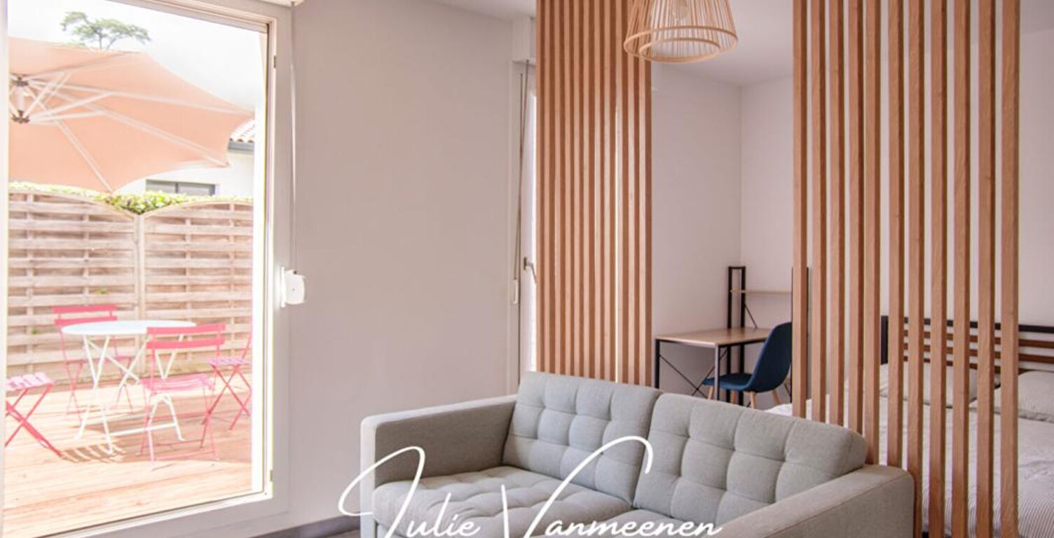 T1 de 30m2 avec terrasse de 55m2 + parking - Meublé, rénové, climatisé - LARDENNE — photo 1