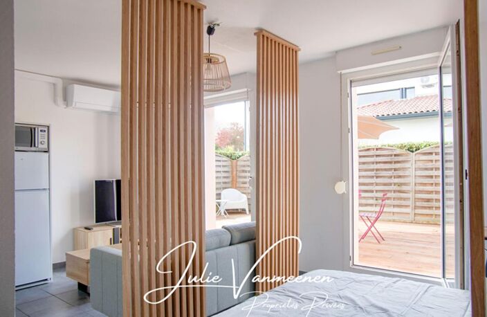 T1 de 30m2 avec terrasse de 55m2 + parking - Meublé, rénové, climatisé - LARDENNE — photo 4