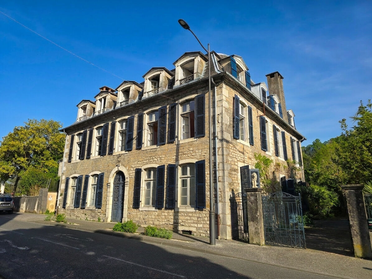 Villa / Maison  T18 à vendre Salies-de-Béarn 64270