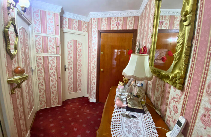 VENTE EN EXCLUSIVITE F2 meublé avec balcon et box   Paris 18 — photo 2