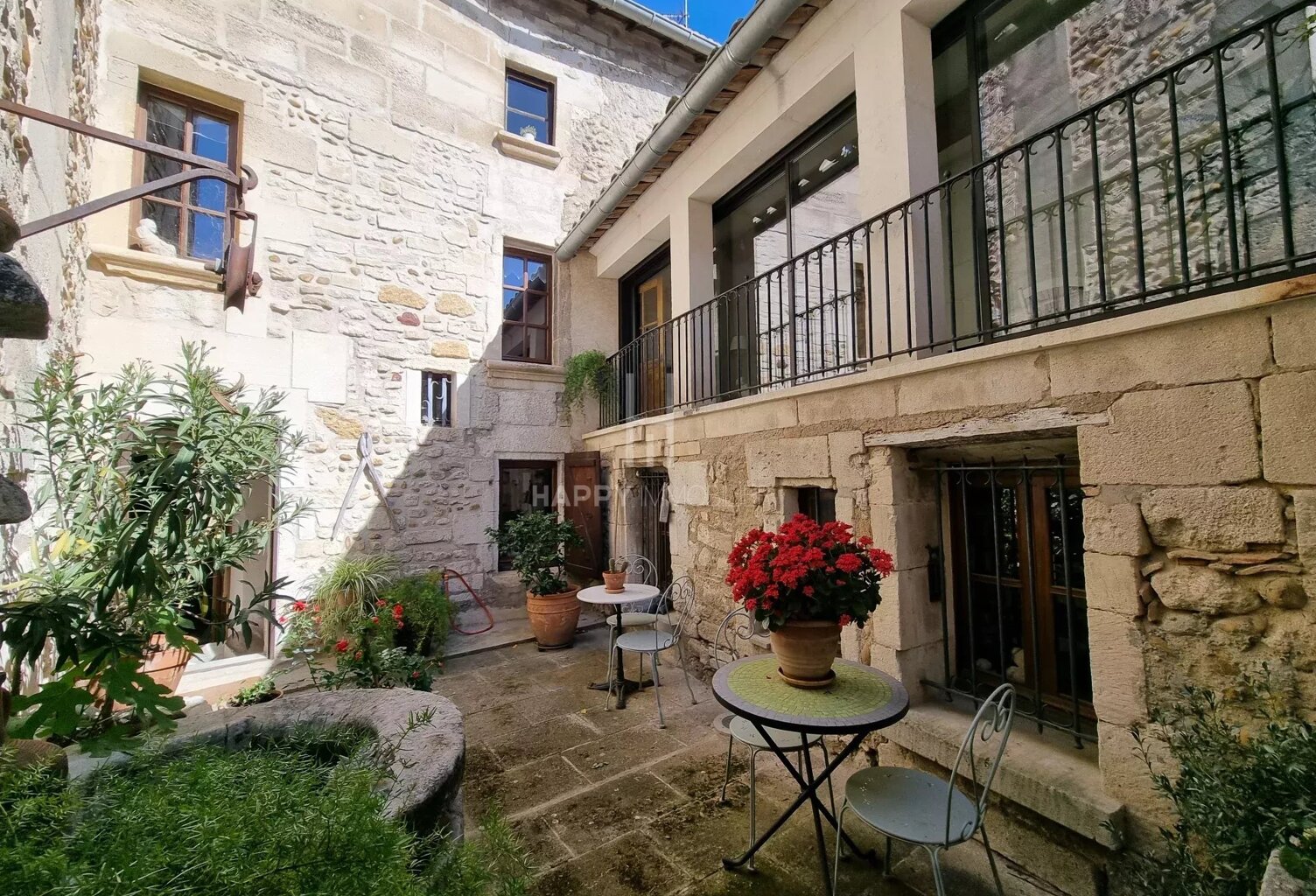 Maison de charme du 17eme au coeur du village — photo 1