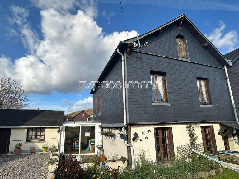 Maison mitoyenne d'un côté - 104m² - 4 chambres - Centre de MONTVILLE - 257m² de terrain — photo 1