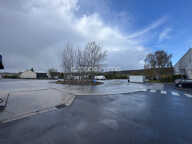 ENSEMBLE IMMOBILIER D'ACTIVITE TRANSPORTEUR - BUREAUX - DEPOTS - ENTREPOTS - PARKING - GRAVIGNY - 9000 m² — photo 2